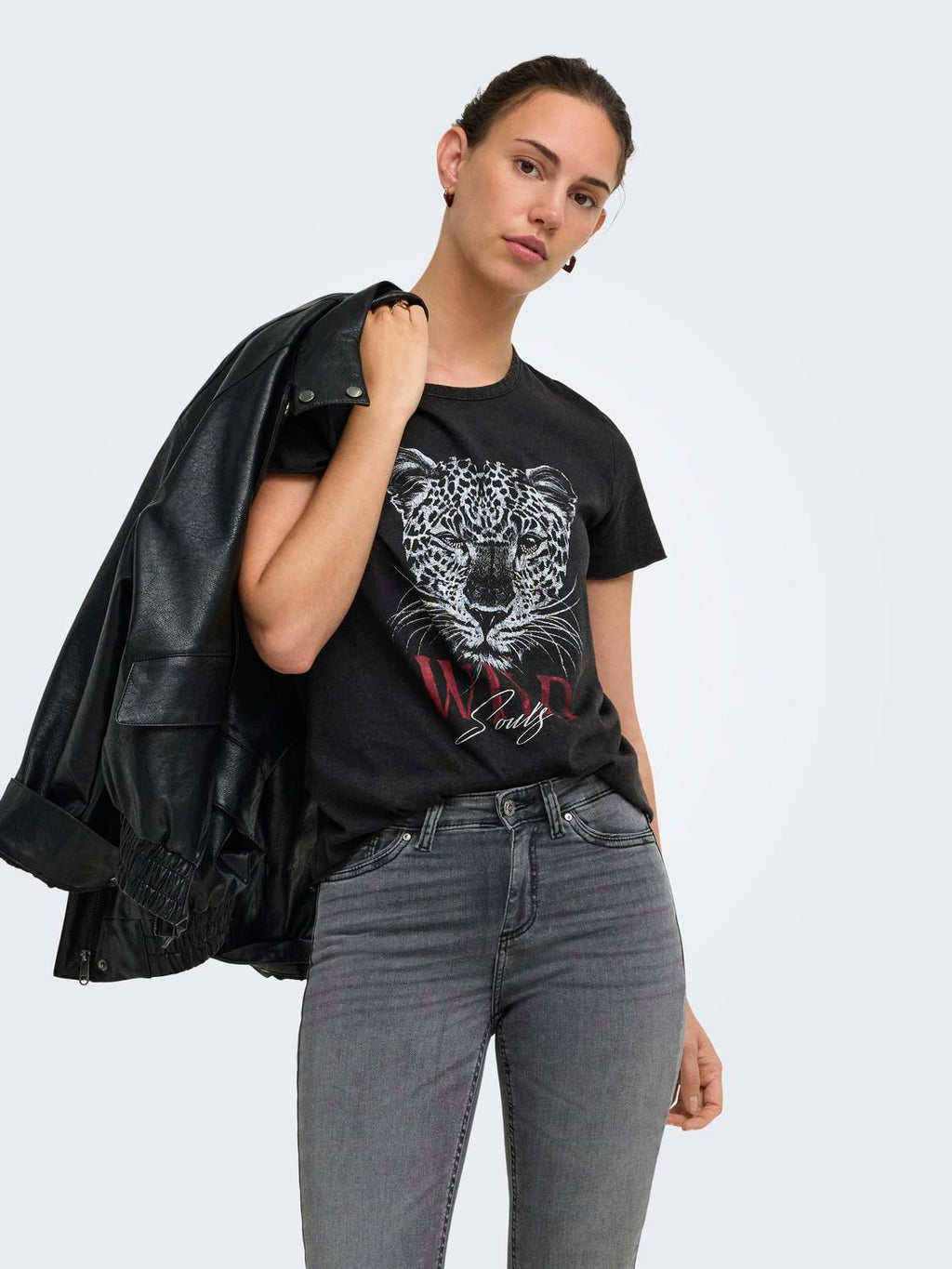 Top Regular Lucy - Black (Wild Soul Leo)